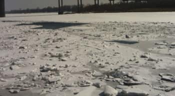 Ice on the river Don. And Voroshilovskiy bridge.