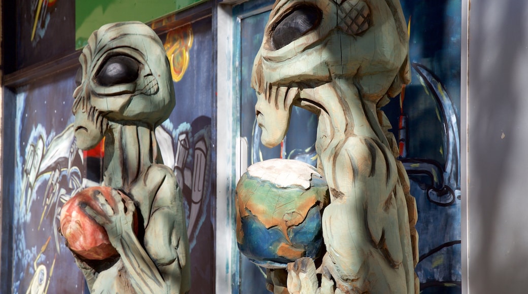 Roswell which includes outdoor art