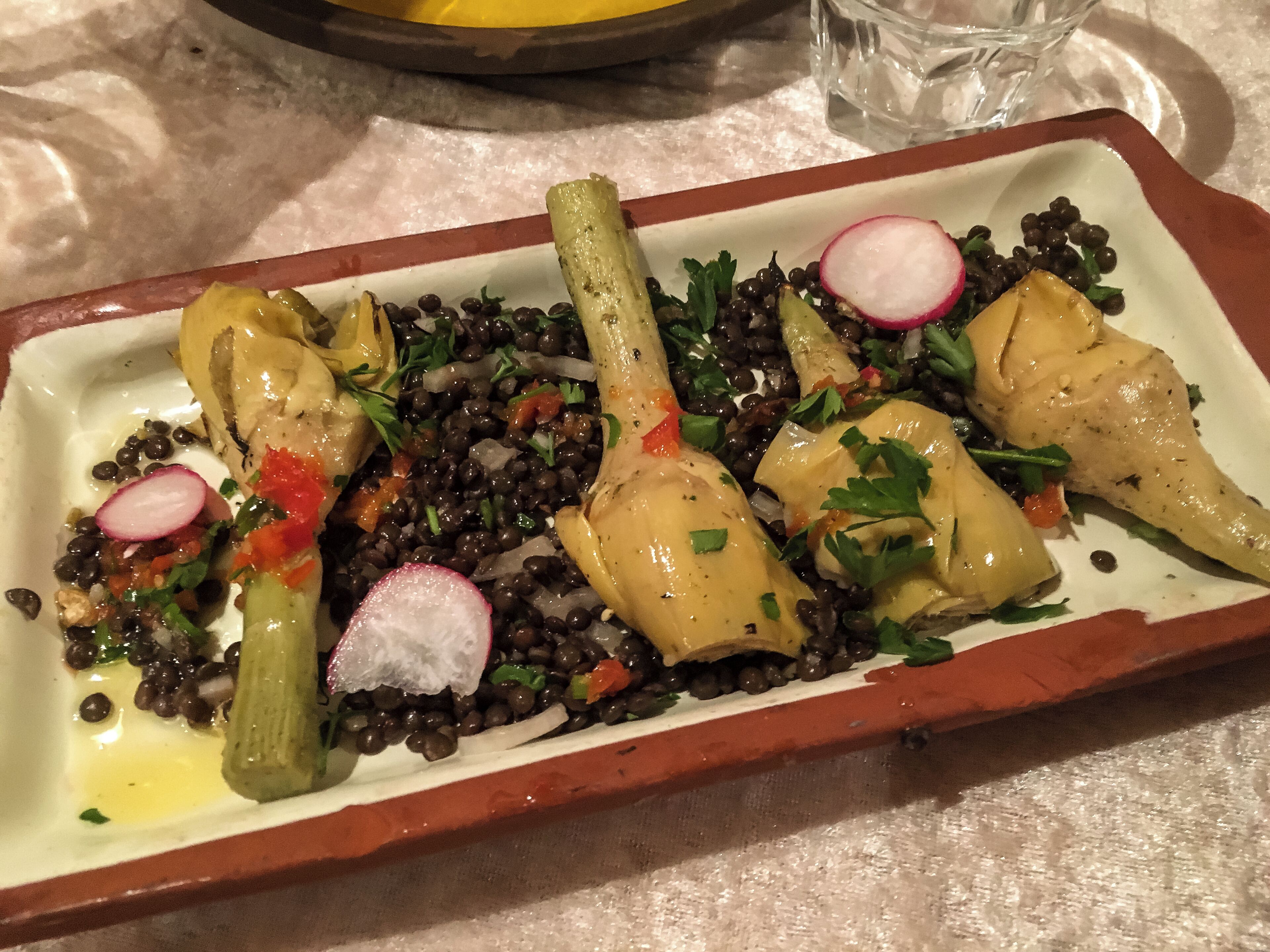 Besides a good breakfast, I also had a great Shabbat dinner during my stay in Rosh Pina in restaurant Jauni. Besides the delicious food they also serve you some wooden puzzles and mind games for your group to play with while waiting for your meal! #GoodEats