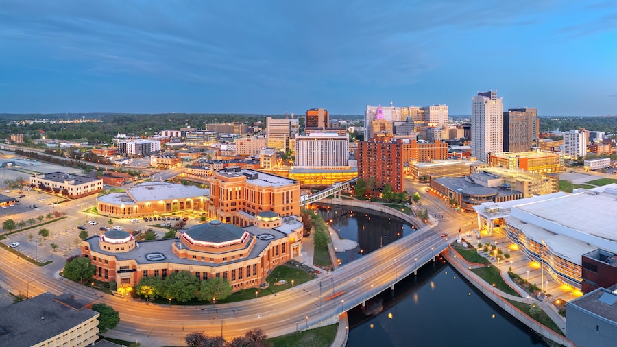 Rochester, Minnesota, USA cityscape on the Zumbro River