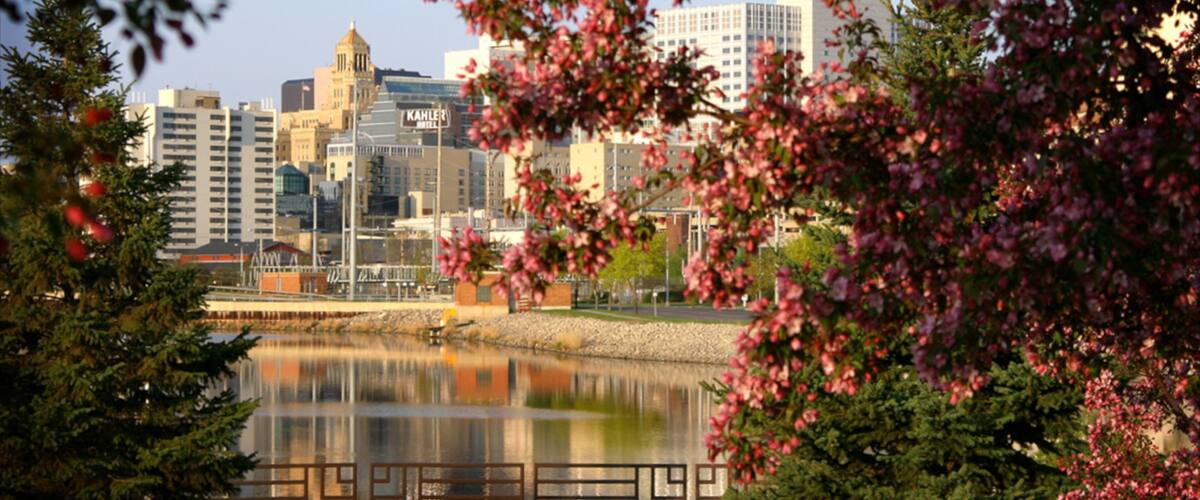 Rochester inclusief een tuin, een kuststadje en algemene kustgezichten