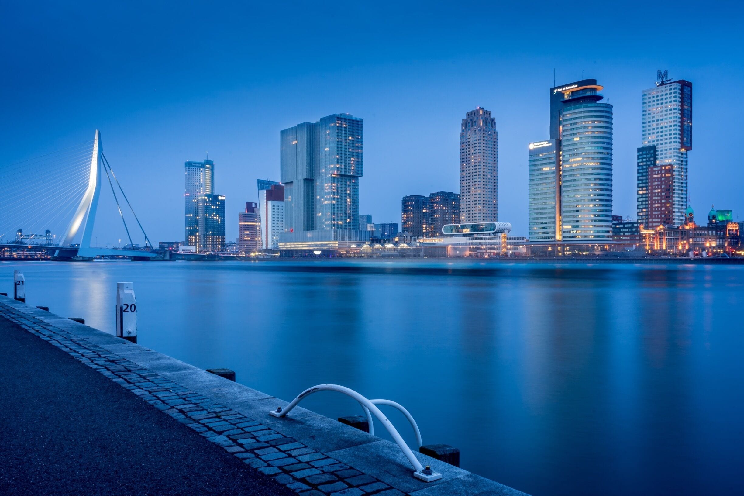 Nice spot of the Rotterdam skyline at the #bvsblue hour 😉

JUST FOLLOW THE PIN TO GET THERE 📌
⬇️⬇️ Make my day and follow me also at: ⬇️⬇️
https://www.instagram.com/mistermirrorless/
https://www.facebook.com/dennisdondersphotography/
https://500px.com/dennisdonders
www.flickr.com/photos/denniskuh1896