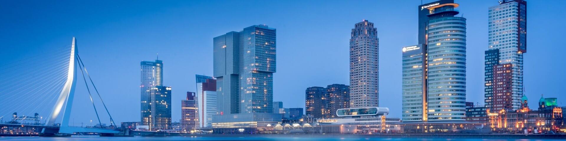 Nice spot of the Rotterdam skyline at the #bvsblue hour 😉
JUST FOLLOW THE PIN TO GET THERE 📌
⬇️⬇️ Make my day and follow me also at: ⬇️⬇️
https://www.instagram.com/mistermirrorless/
https://www.facebook.com/dennisdondersphotography/
https://500px.com/dennisdonders
www.flickr.com/photos/denniskuh1896