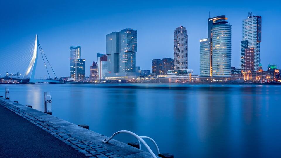 Nice spot of the Rotterdam skyline at the #bvsblue hour 😉
JUST FOLLOW THE PIN TO GET THERE 📌
⬇️⬇️ Make my day and follow me also at: ⬇️⬇️
https://www.instagram.com/mistermirrorless/
https://www.facebook.com/dennisdondersphotography/
https://500px.com/dennisdonders
www.flickr.com/photos/denniskuh1896