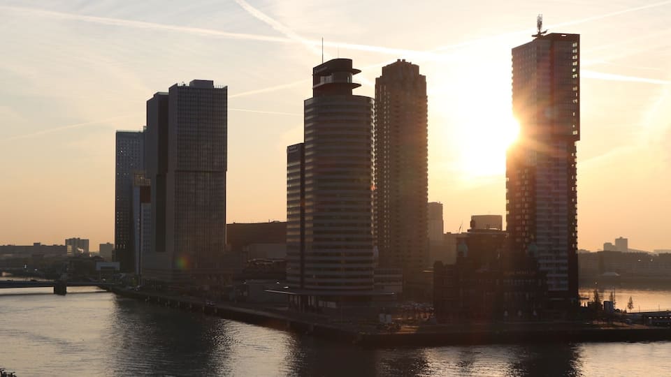 Bei Tagesanbruch auf See.