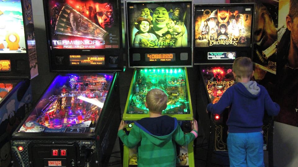 Pinball who remembers these Fun machines in the Modern World ?
A museum were everybody can play again like old times...
http://www.dutchpinballmuseum.com/