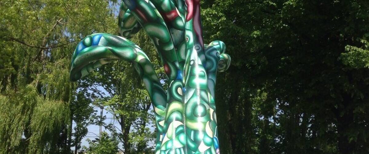 It's what you end up with when you try to
mimic nature and design an urban tree. #streetart