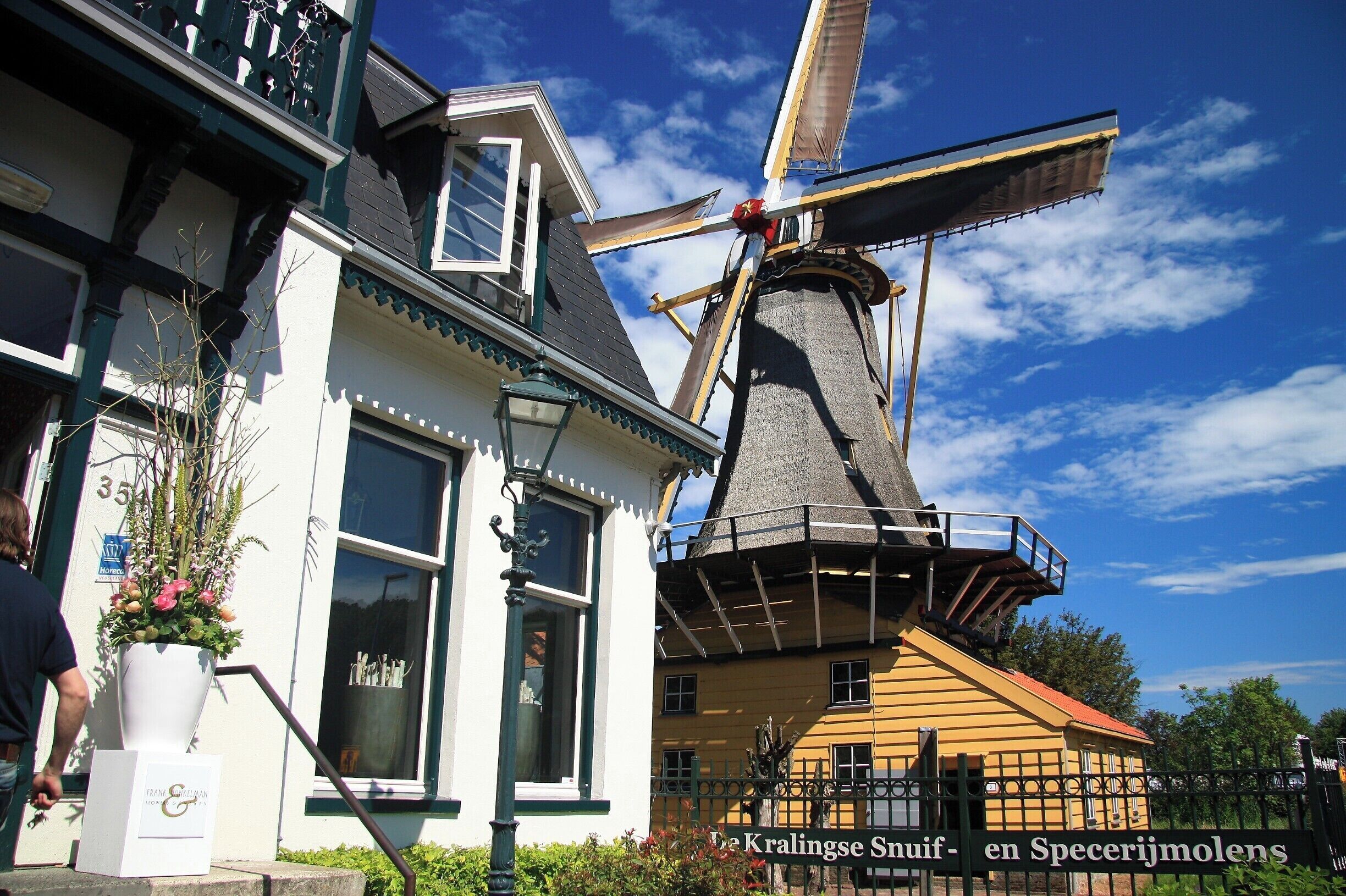 De Ster and De Lelie (The Star and The Lily) are the only operational snuff and spices windmills in the Netherlands. The mills belong to the city of Rotterdam. Stichting De Kralingse Snuif en Specerijen Compagnie De Ster en De Lelie carries out the production of snuff tobacco and grinding of spices.
http://www.snuifmolens.nl/index_en.html