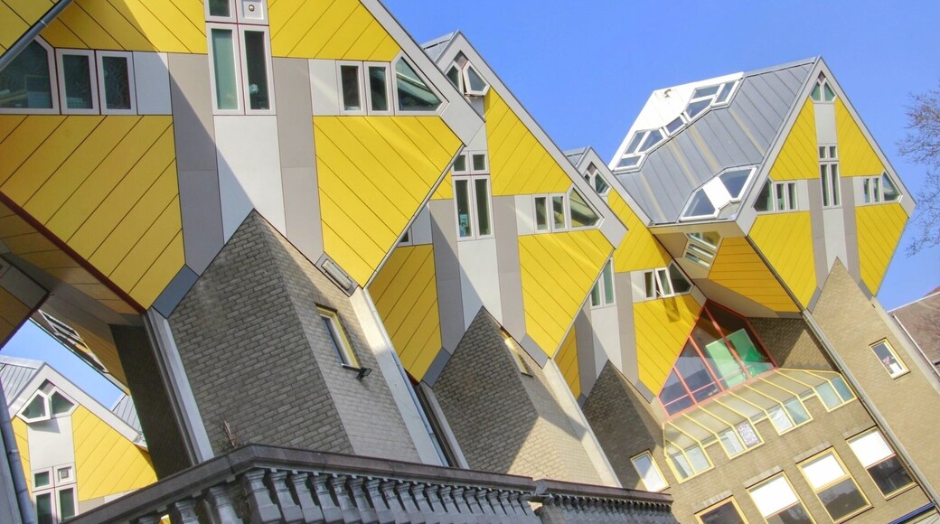 The you leave the cube houses to the Markthal with the stairs.
One look back...
Its amezing