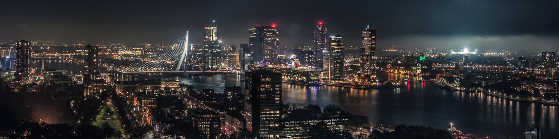 Panoramic view of the skyline of Rotterdam.
Seen are the Erasmus bridge on the left, The Cruise Terminal in the middle and The Feijenoord Soccer Stadium on the right.
#BvsCities #Rotterdam