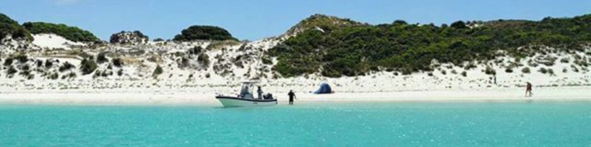 Yet another beautiful beach, courtesy of Rottnest Island; can't wait to come back and go snorkeling next time! 🐠🐟🐚 #truebeauty #aqauticaustralia 🌊 #seeaustralia #rottnestisland #mustsee