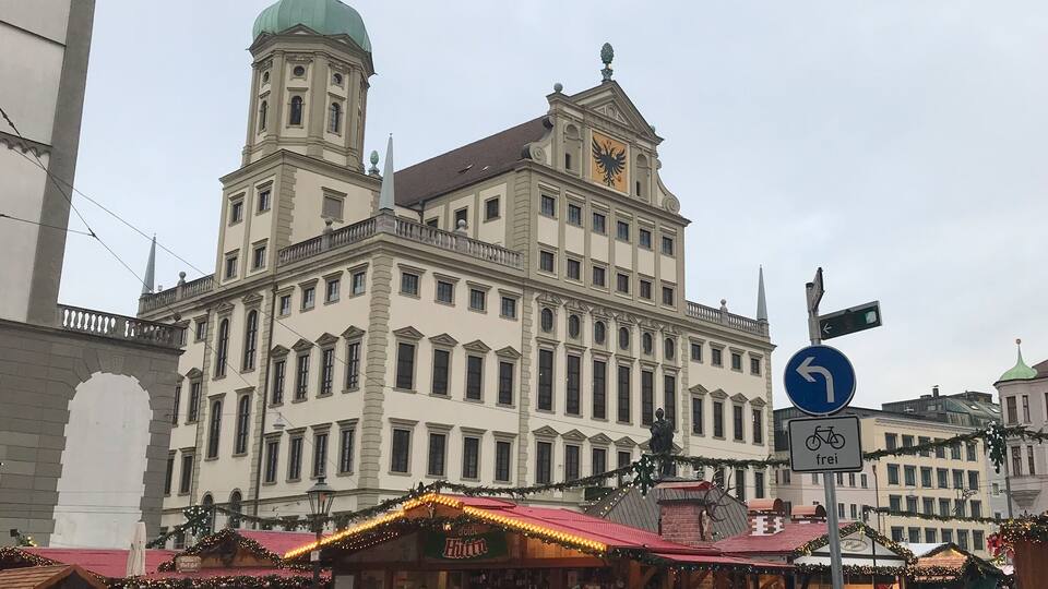 the Rathaus was built in 1615 in the style of Renaissanceas