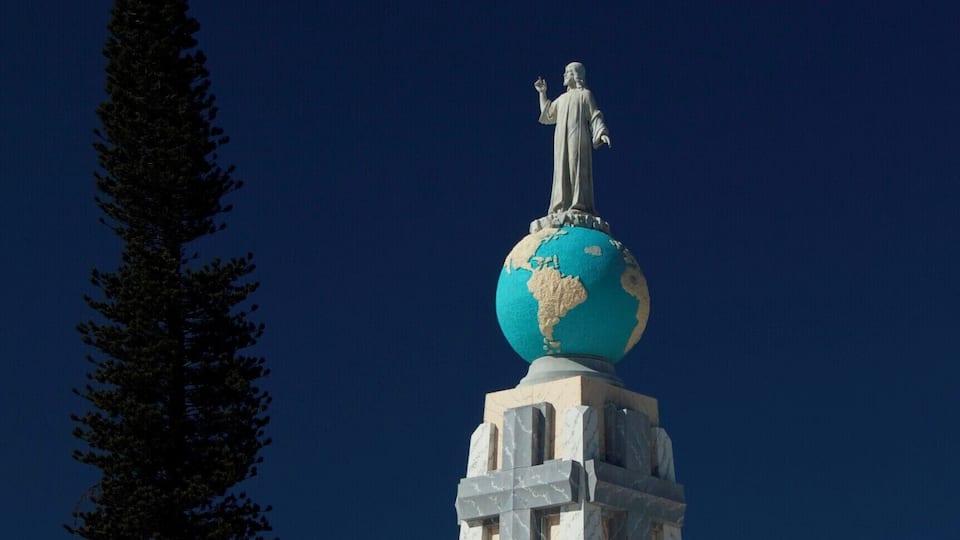 I have visited El Salvador many times. This monument was originally used to decorate the tomb of Manuel Enrique Araujo, the President of El Salvador between 1911 and 1913, and presented by Araujo's family on November 26, 1942, in connection to the first National Eucharistic Congress in San Salvador. The iconic statue of Christ on the globe sphere of planet earth is part of the Monument to Divino Salvador del Mundo on Plaza El Salvador del Mundo (The Savior of the World Plaza).