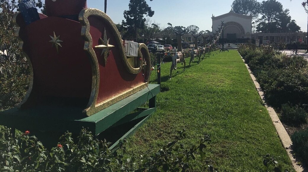 Santa on his way to the Organ Pavillion