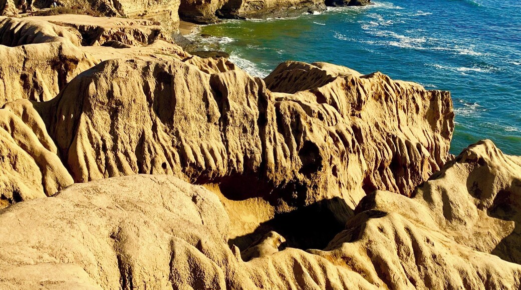 Interesting place to disvover and popular with couples enjoying the views. Not safe for kids.