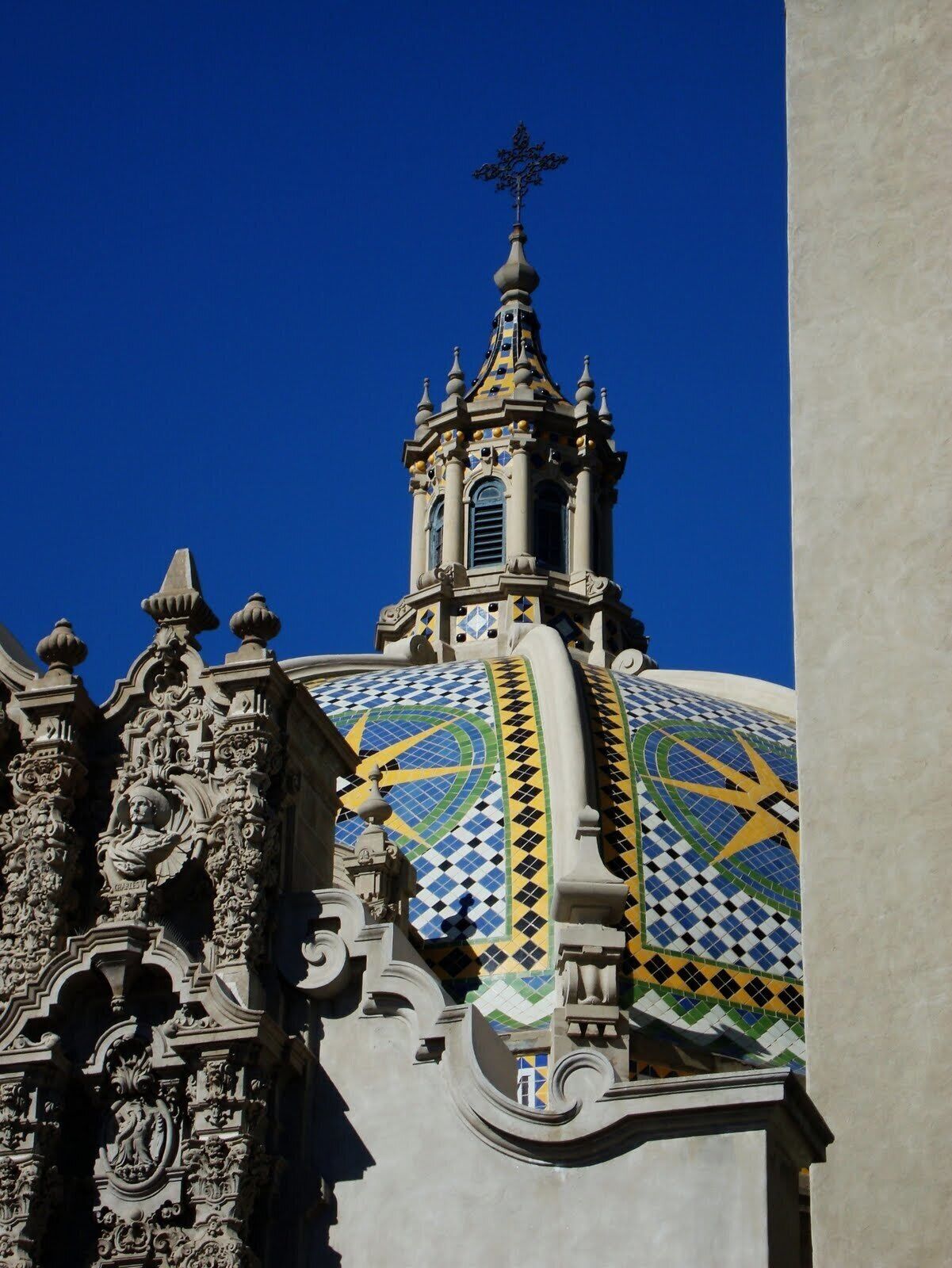 #BalboaPark #SanDiego #California
O San Diego Museum of Man é um museu de antropologia. É apenas um dos muitos museus do Balboa Park. A fachada deste museu é magnífica com detalhes impressionantes.
The San Diego Museum of Man is a museum of anthropology. It is just one of many museums in Balboa Park. The facade of this museum is magnificent with stunning details.