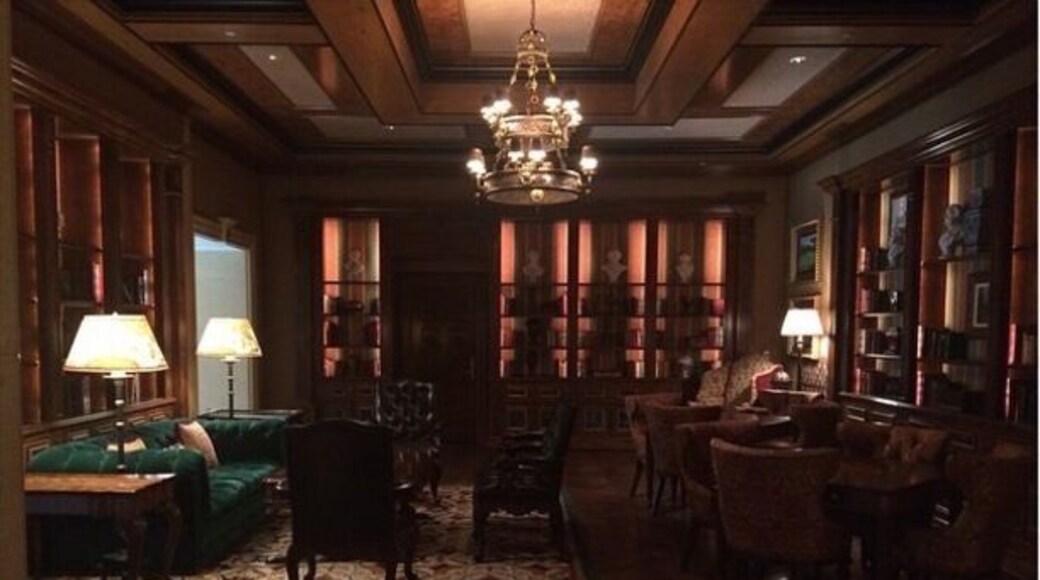 Beautiful reading room at The Grand Del Mar. Seriously one of the most gorgeous hotels I've ever had the pleasure of staying in! A Forbes 5 star location with top of the line service & amenities •#HotelStays #Getaway
#Luxury #SanDiego