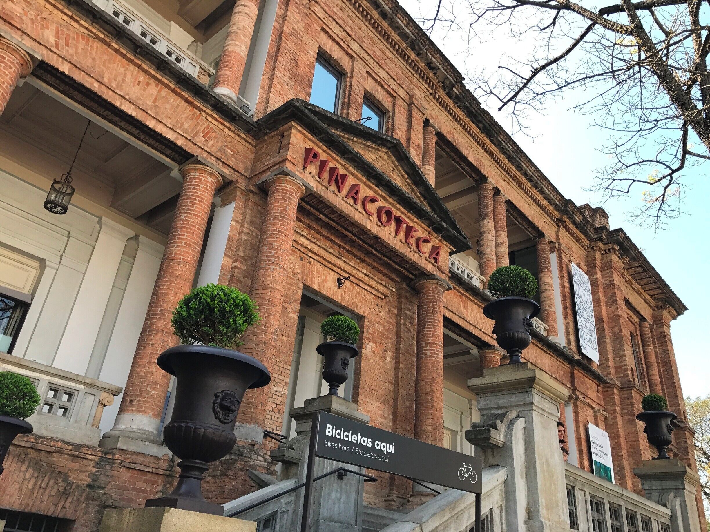 #Pinacoteca #PinacotecaDoEstadoDeSaoPaulo #TroveonTuesday

Edifício magnífico. Acervo interessante com destaque para artistas nacionais. O café com vista para o jardim é uma boa opção para descansar e tomar um refresco.