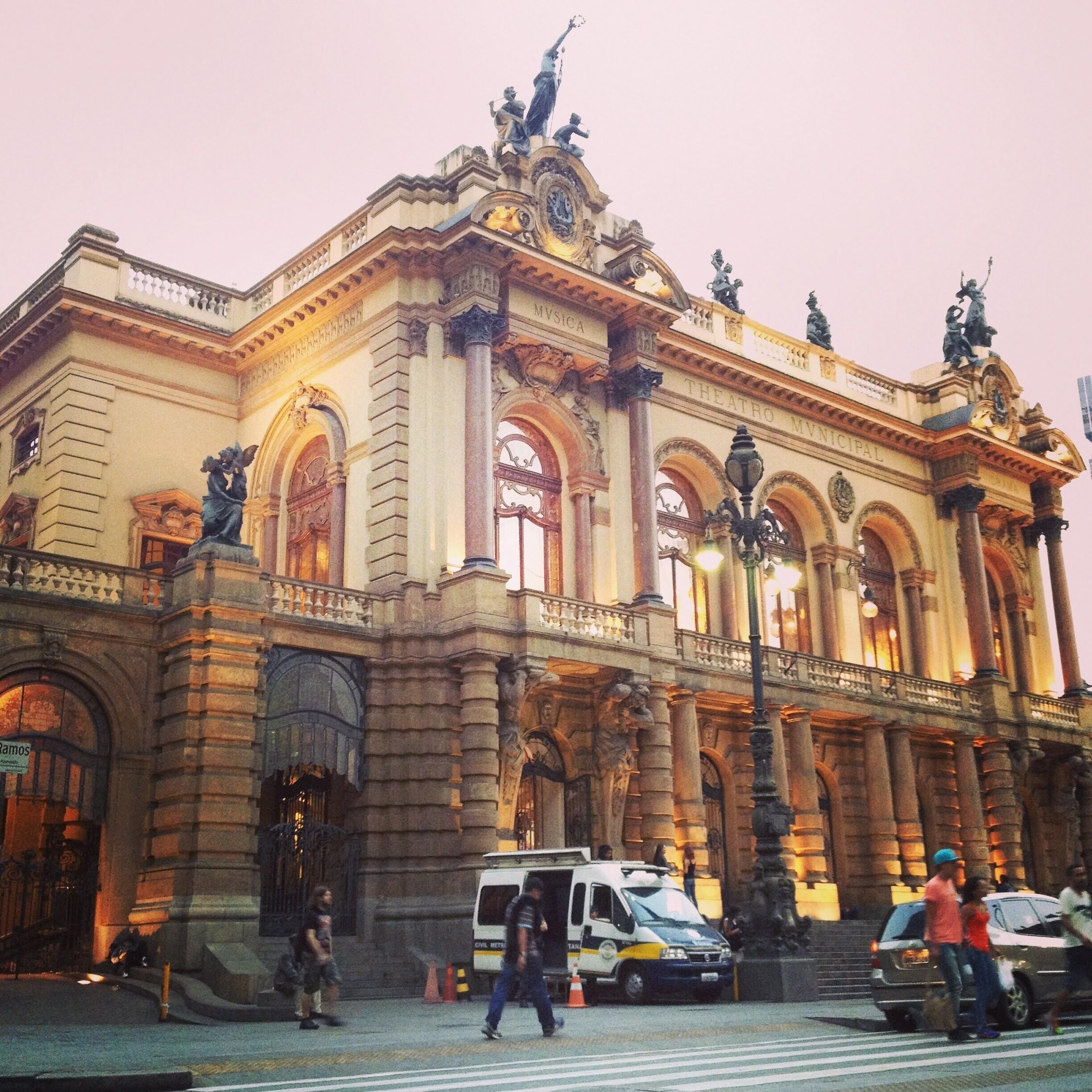 #UrbanJungle
Teatro Municipal, a little bit of Paris in the city center.