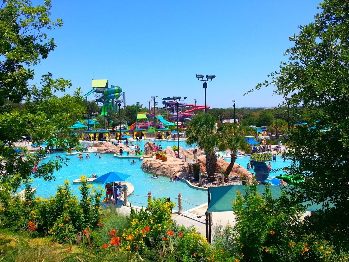 SeaWorld San Antonio is one of the world's largest marine life parks and spans 416 acres. SeaWorldoffers an exciting and educational blend of extraordinary marine-life shows, rides, and attractions, as well as up-close animal encounters and behind-the-scenes tours.

