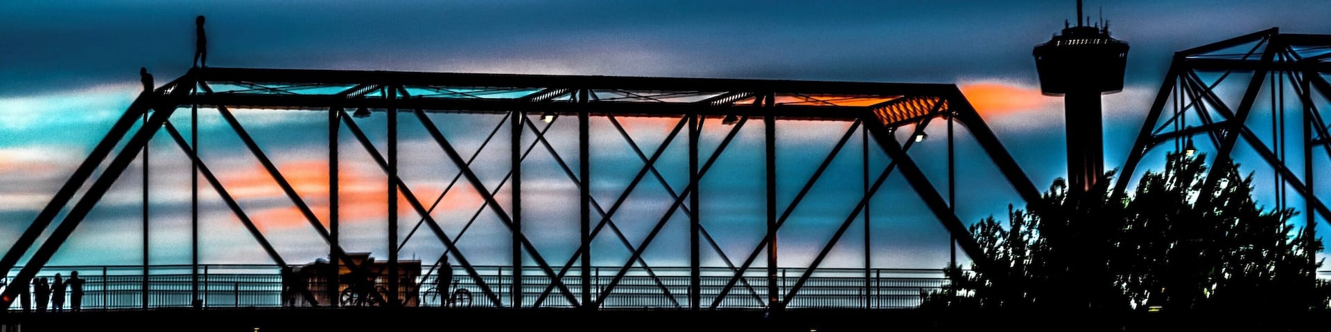 Located East of Downtown, the Hays Street Bridge has developed into the center point of a budding neighborhood. With bars and restaurants popping up nearby, the bridge offers terrific views of the city and an urban feel.