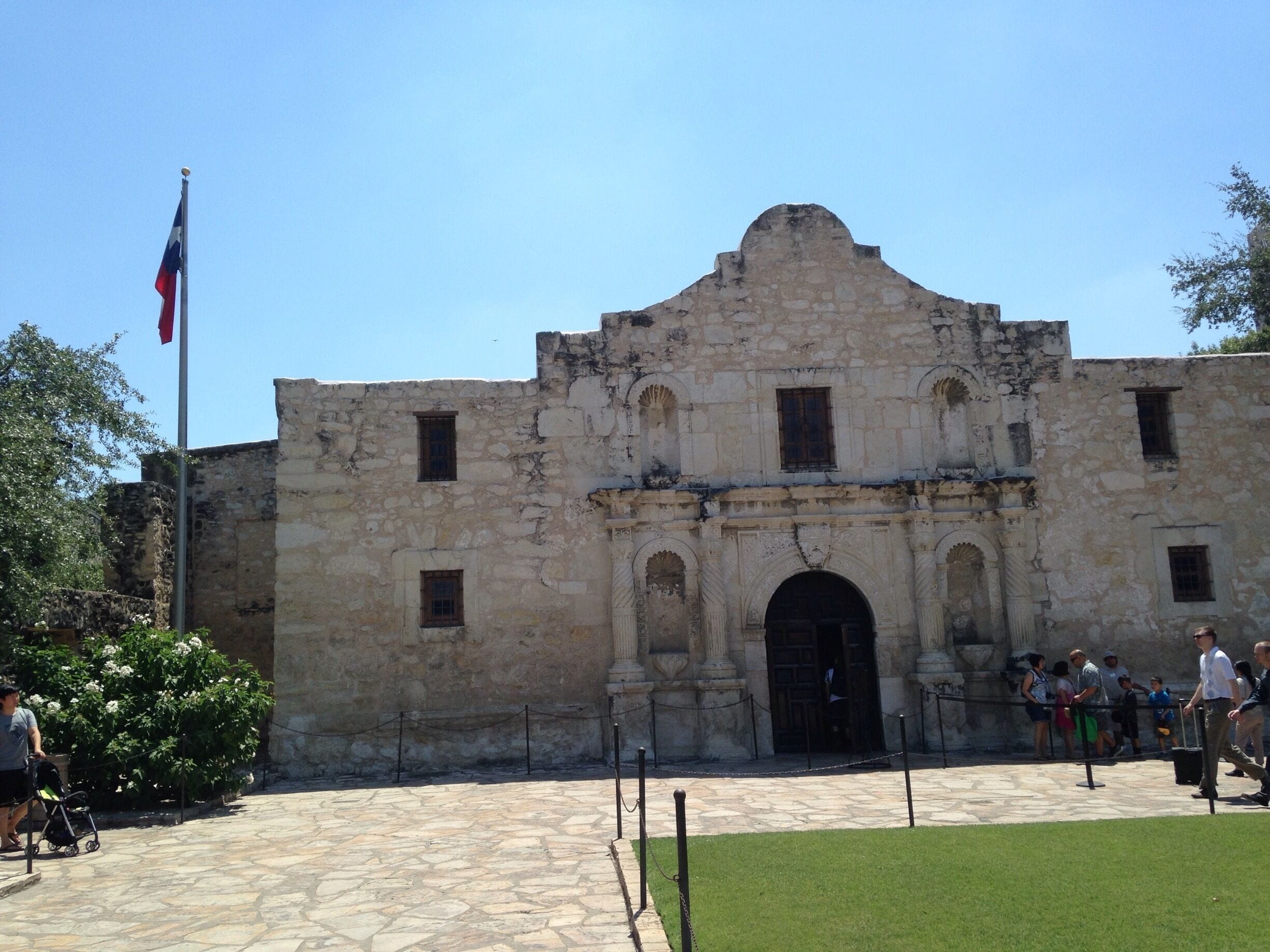 A key battle fortification that 189 soldiers from Texas, many states and even Europeans perished in  a siege. Most notable was Davey Crocket from Tennessee. Subsequent Texan battles were more favorable  and Texan Independence followed. . 