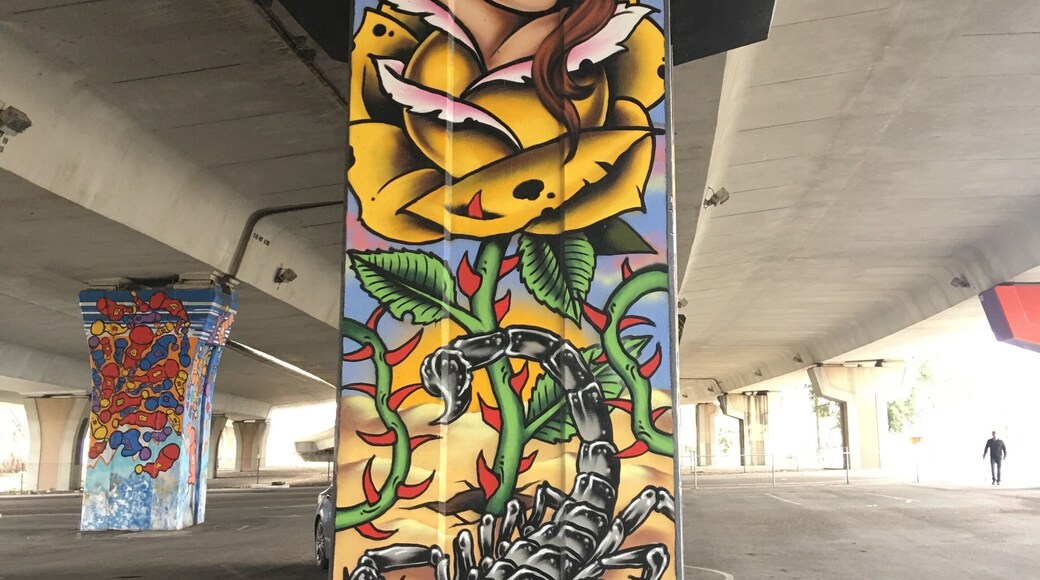 Pillar mural