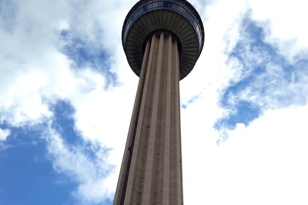Looking up made me dizzy. The clouds were moving. Pretty cool!