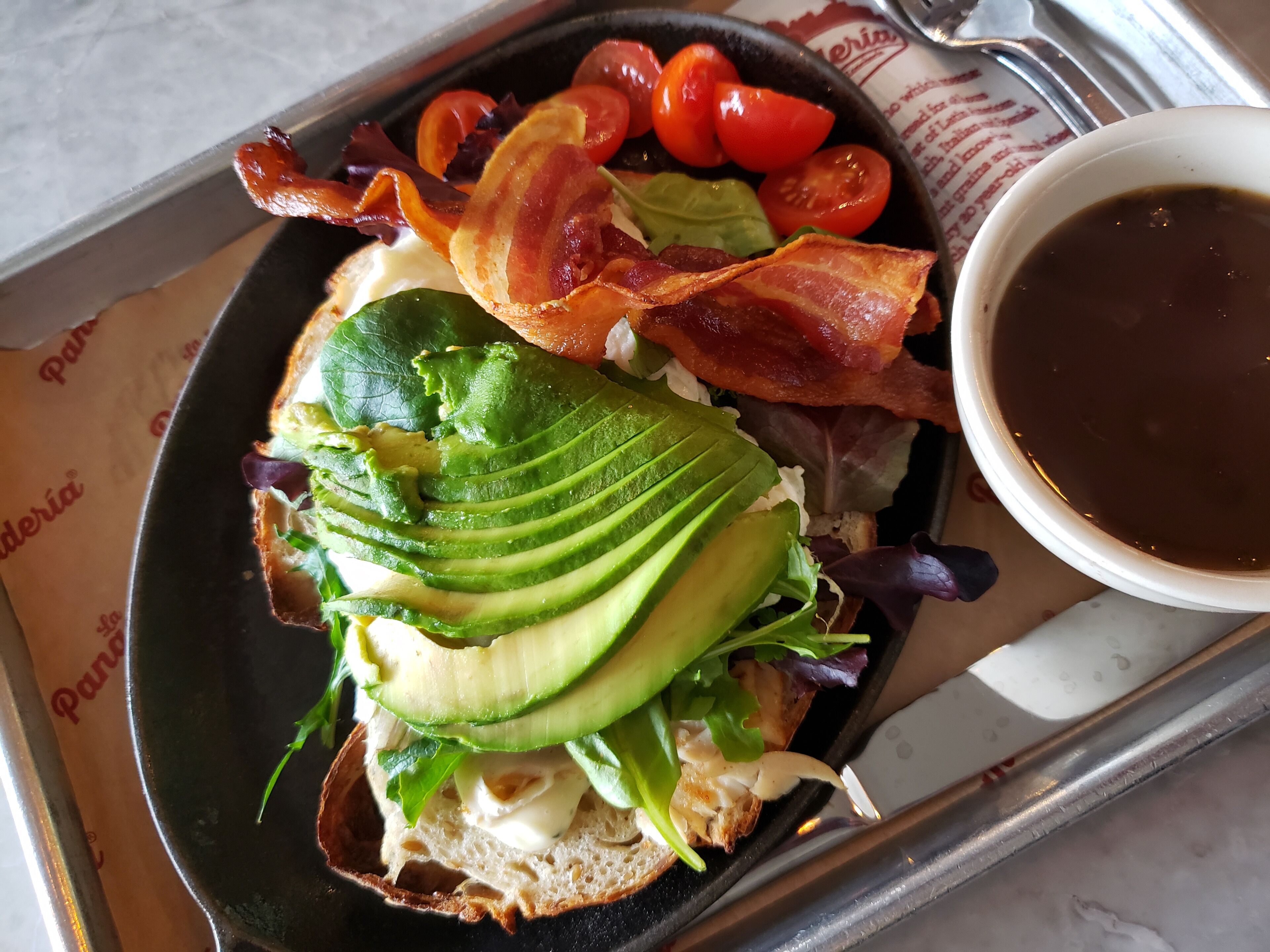 El Buenos Días 😋
Egg Whites▪️Avacado ▪️Bacon ▪️ Turkey ▪️Tomato ▪️Lettuce ▪️Cilantro Mayo