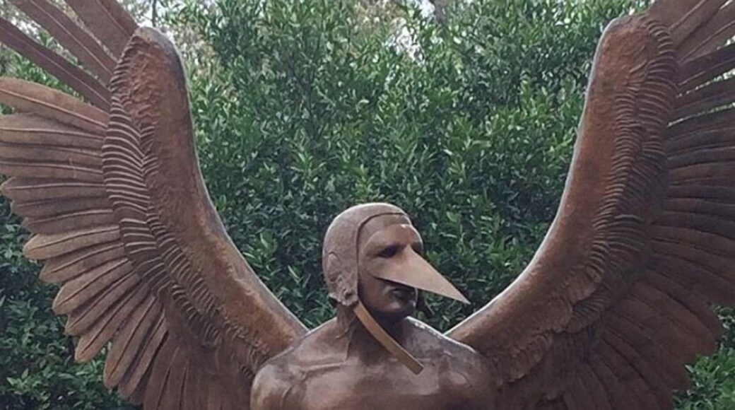 Love the bird-masked acrobatic angels so much!!!