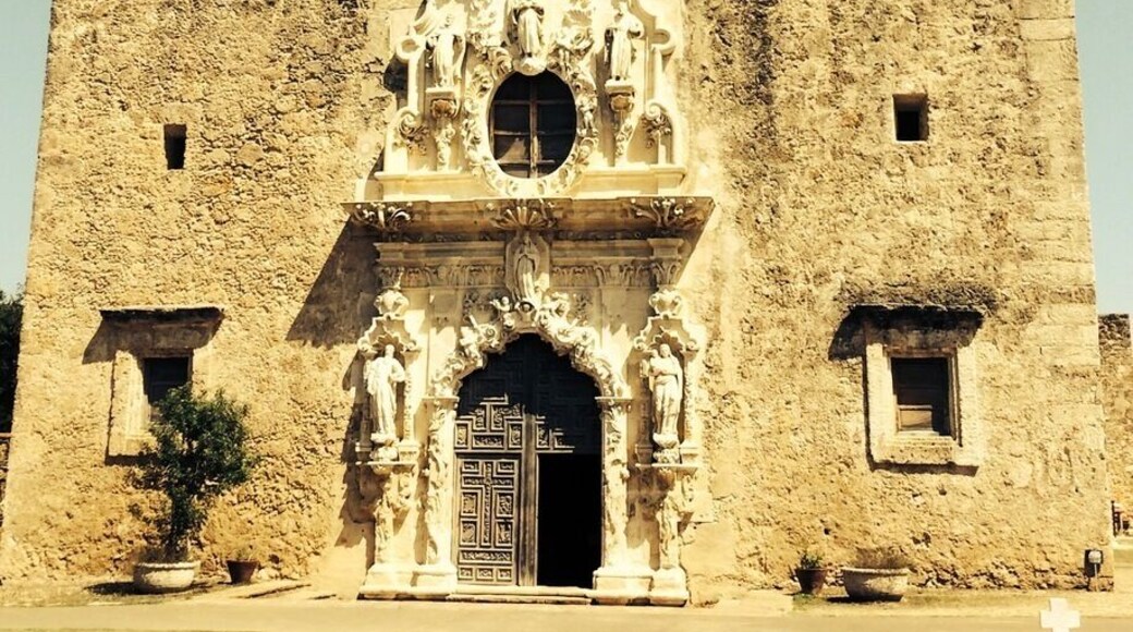 #instone
San José Mission is one of several historic missions in the Missions National Historical Park in San Antonio, TX. These outposts were established by Catholic religious orders to spread Christianity among the local natives. These missions formed part of a colonization system that stretched across the Spanish Southwest in the 17th, 18th, and 19th centuries. In order are Mission Concepcion, Mission San Jose, Mission San Juan, and Mission Espada. The fifth is the Alamo, which is not part of the Park, since it is owned by the State of Texas, and operated by the Daughters of the Republic of Texas; it is upstream from Mission Concepcion in Downtown San Antonio. #nps #nationalpark #nps