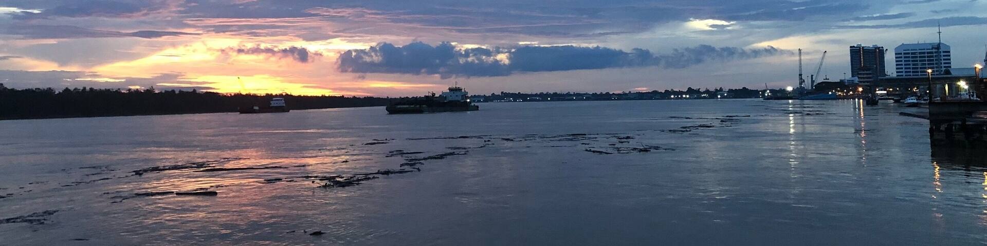 🌅 The appx. 563km Rajang river, Sibu city, the longest river in Sarawak #sarawak #malaysia #sibutown #sunset #troveon #bluesky #Rajang #river
