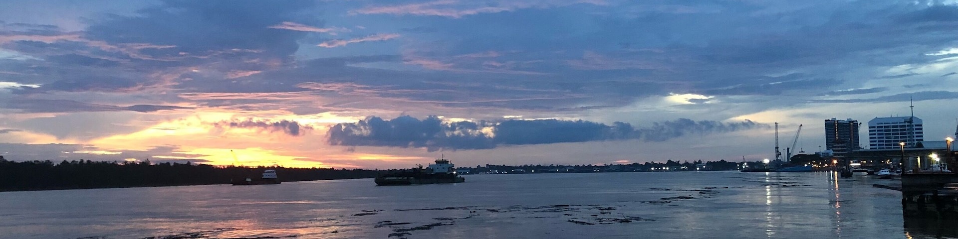 🌅 The appx. 563km Rajang river, Sibu city, the longest river in Sarawak #sarawak #malaysia #sibutown #sunset #troveon #bluesky #Rajang #river