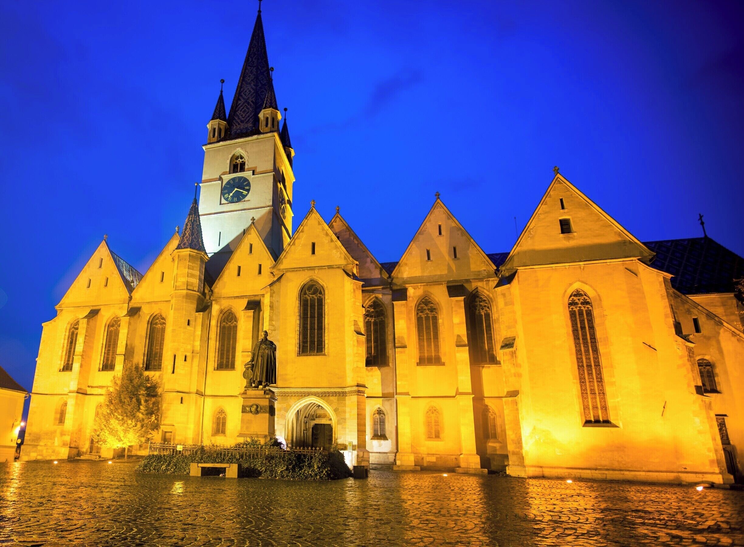 Great light no people early morning