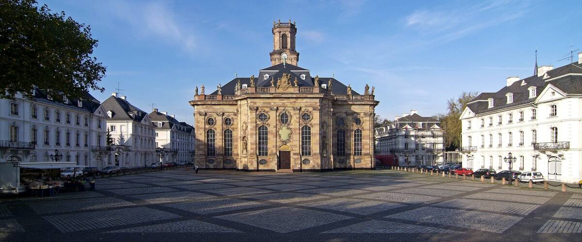 Sarrebruck mostrando escenas urbanas, una iglesia o catedral y patrimonio de arquitectura