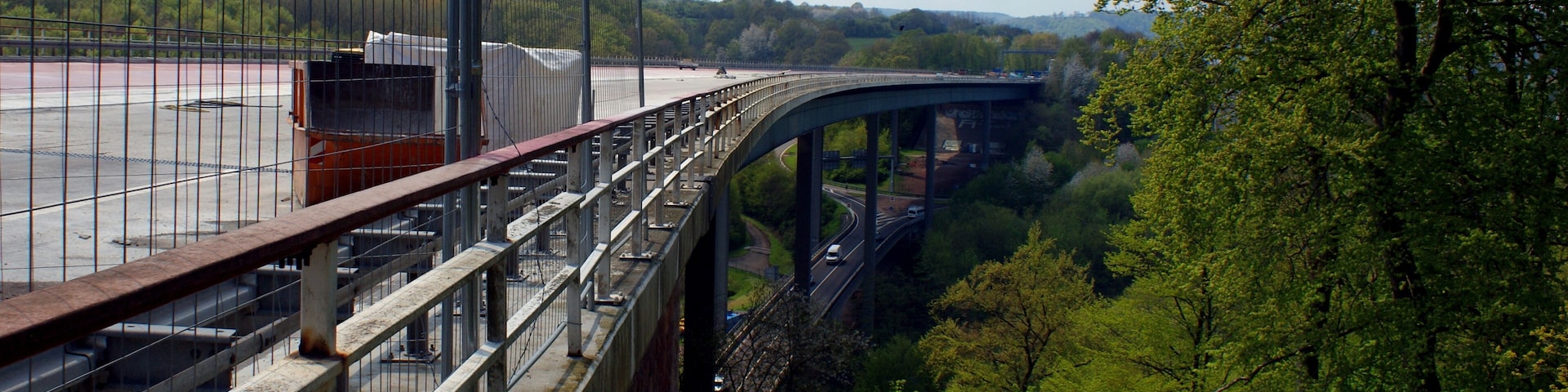 Fechinger Talbrücke Anfang Mai 2016 (zu dieser Zeit gesperrt), Blickrichtung Süd-Westen