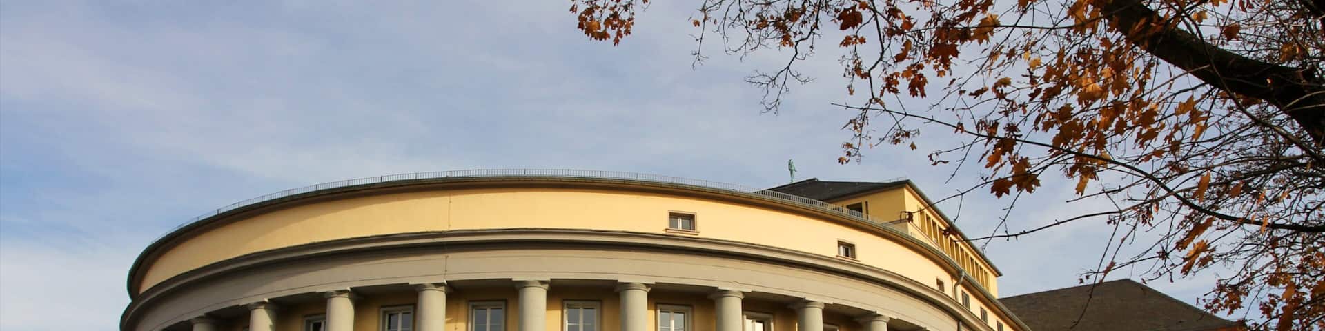 Saarbrücken das einen historische Architektur und Stadt