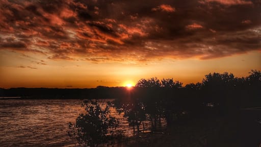 Sunset at the Falls of the Ohio State Park