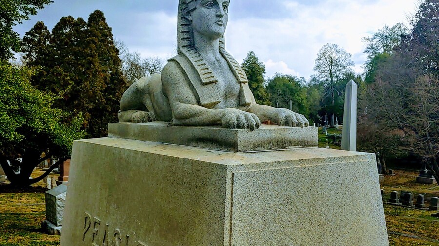 Eleanor Peaslee died, her surviving sisters thought a family tomb beneath a granite sphinx would be a fitting tribute. So, they sold one of their summer cottages and commissioned the work.
However, the infatuation with Egyptian architecture was apparently a passing fancy. When the sisters' time to move on from this life had come, they were interred elsewhere.