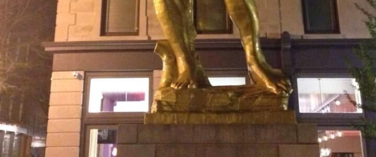 An enormous gold statue we came across down the street from the slugger museum. Seemed really out of place actually. It was almost as tall as the 4 storey building it was in front of.