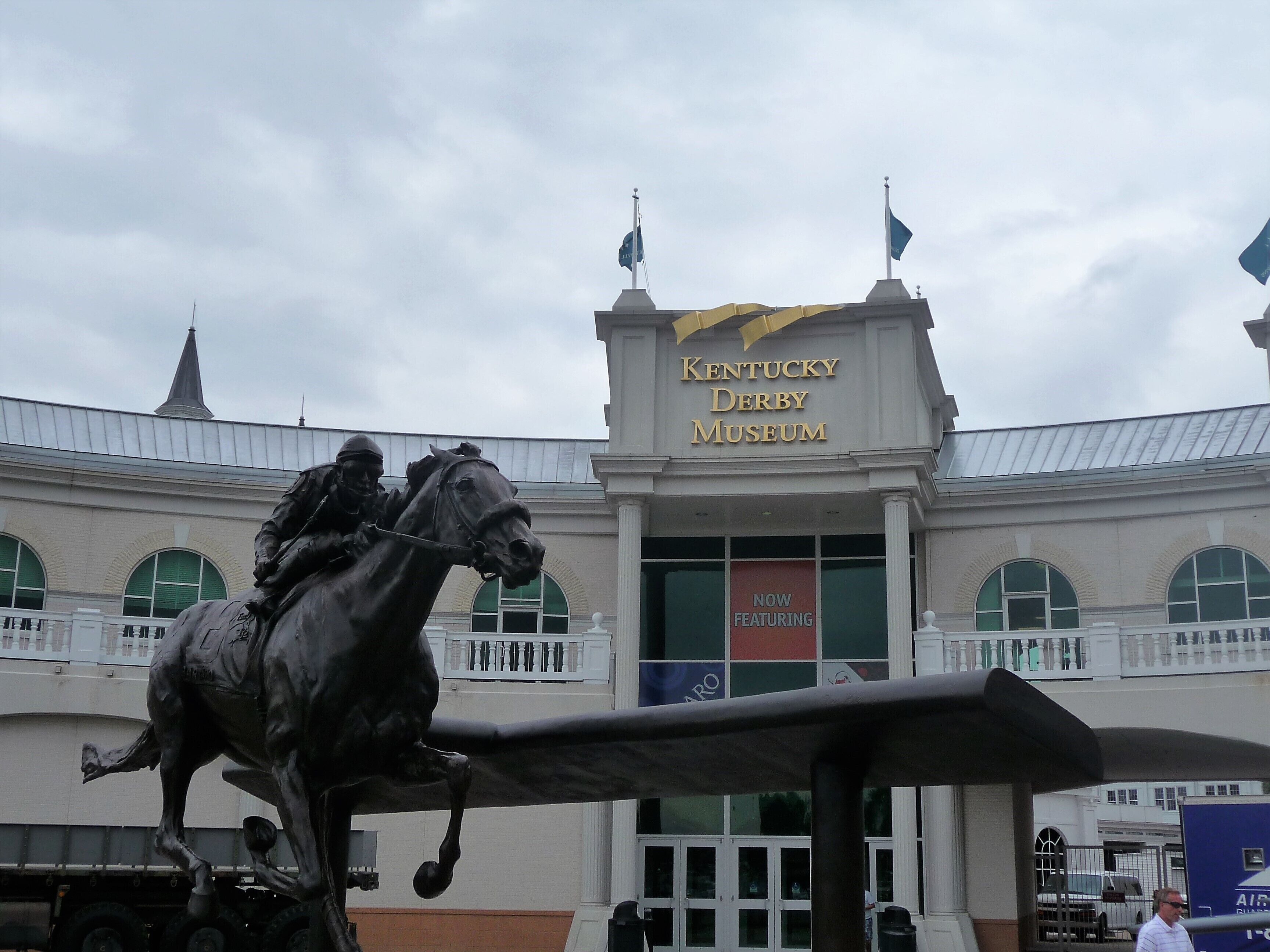 Great museum to visit when in Louisville, Kentucky; home to the Kentucky Derby. The museum. adjacent to the race tracks, contains relics from the history of the Kentucky Derby, simulated  races and lots more. 