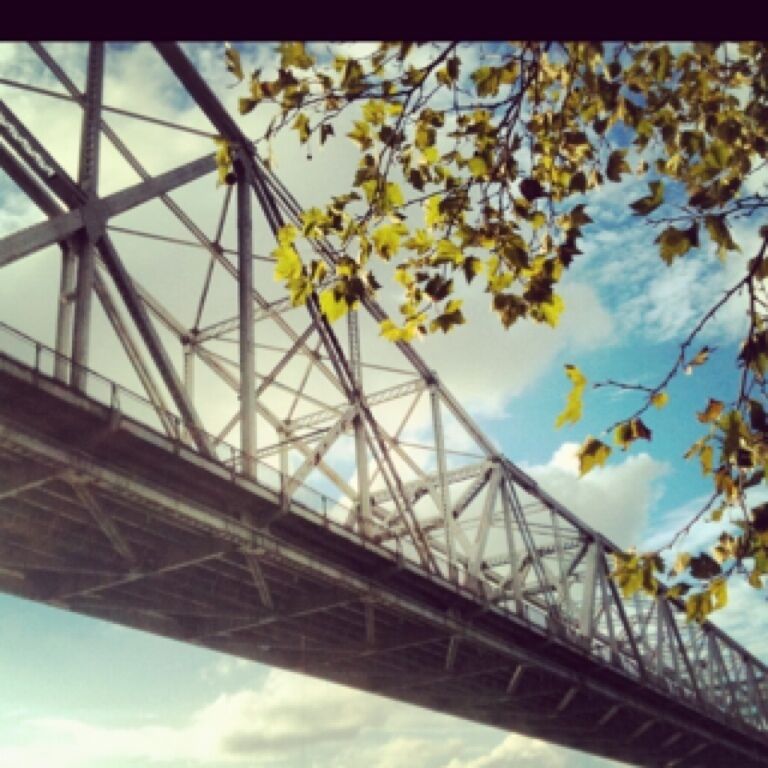 Second Street Bridge from the waterfront promenade on my way to board #forcastlex

A four-lane cantilevered truss bridge crossing the Ohio River between Louisville, KY & Jeffersonville, Indiana
