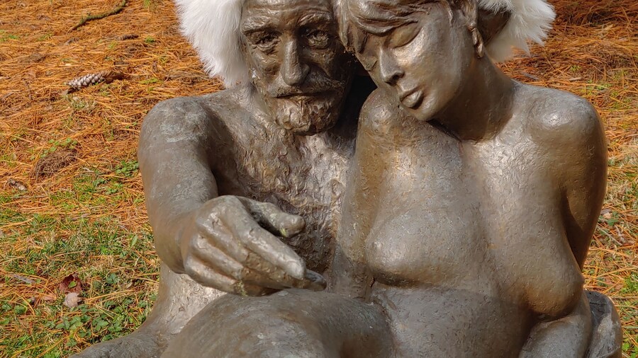 Sculptor Jeptha Barnard Bright Jr. and his wife.