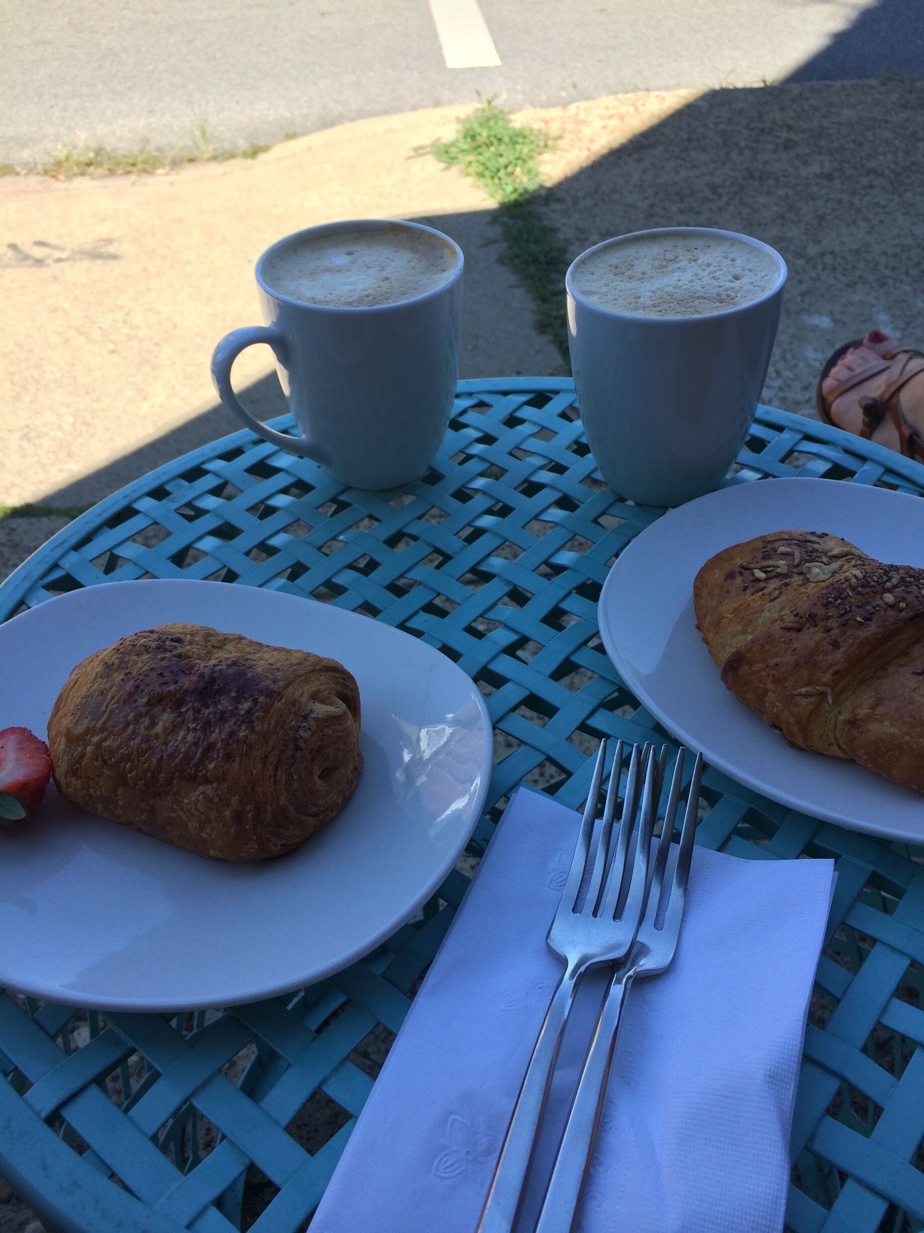 Cozy breakfast at Wiltshire Pantry right near downtown with tasty pastries and pretty fruit