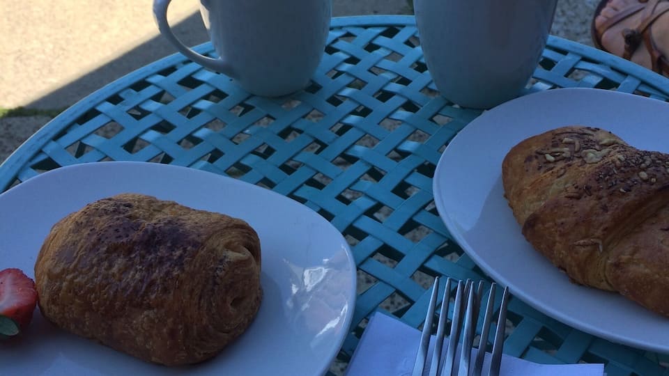 Cozy breakfast at Wiltshire Pantry right near downtown with tasty pastries and pretty fruit