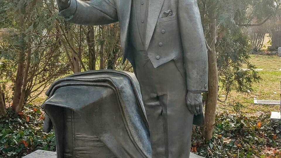 This man, Harry Leon Collins, held a job I didn't even know existed. He was the corporate magician for Frito Lay.
This statue was sculpted by fellow Kentuckian and eternal neighbor at Cave Hill Cemetery, Barney Bright.