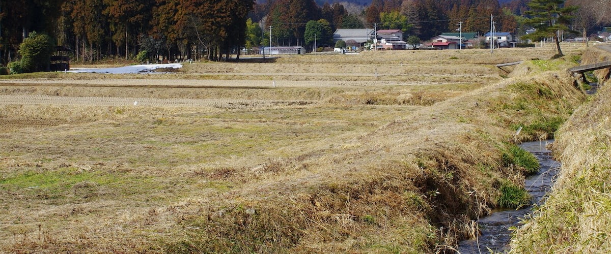 宮城県仙台市泉区の朴沢地区。左後方は泉ヶ岳。