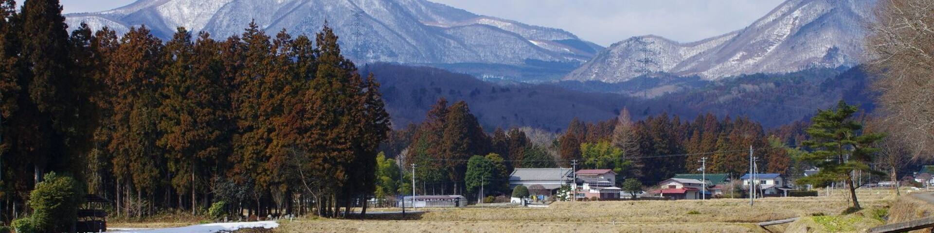 宮城県仙台市泉区の朴沢地区。左後方は泉ヶ岳。