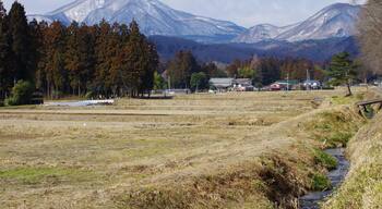 宮城県仙台市泉区の朴沢地区。左後方は泉ヶ岳。