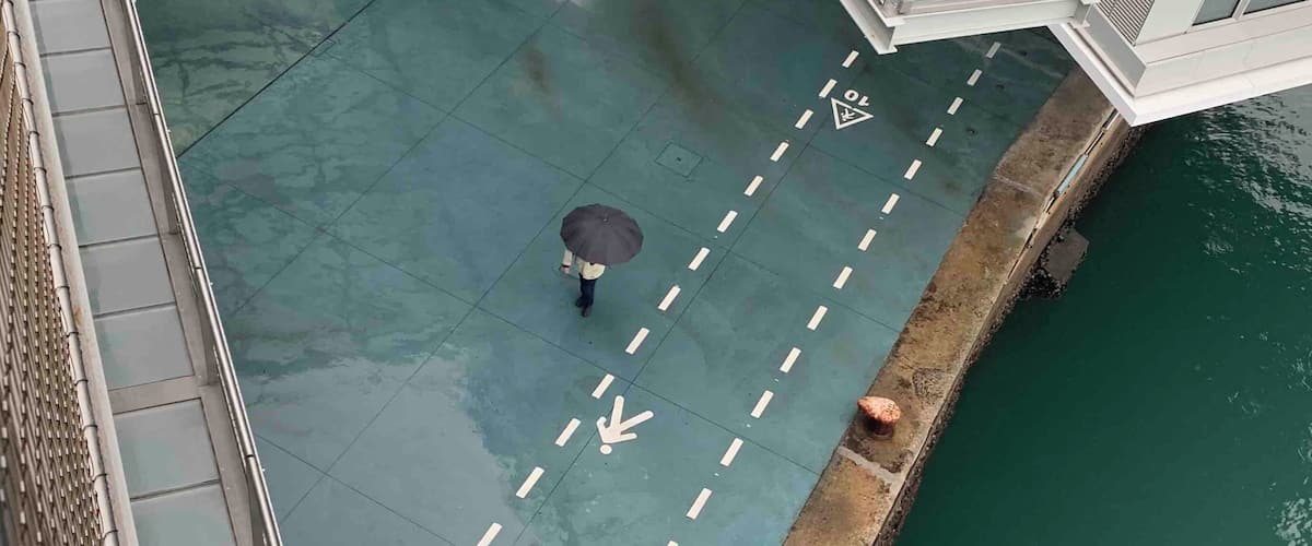 rainy day at the museum 
#santander #spain #umbrella